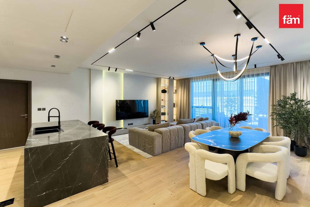 2 bedroom apartment in City Walk Building 9, photograph 4 of 20