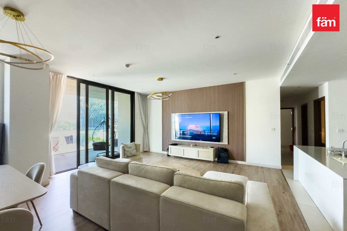 2 bedroom apartment in City Walk Building 2B, photograph 1 of 13
