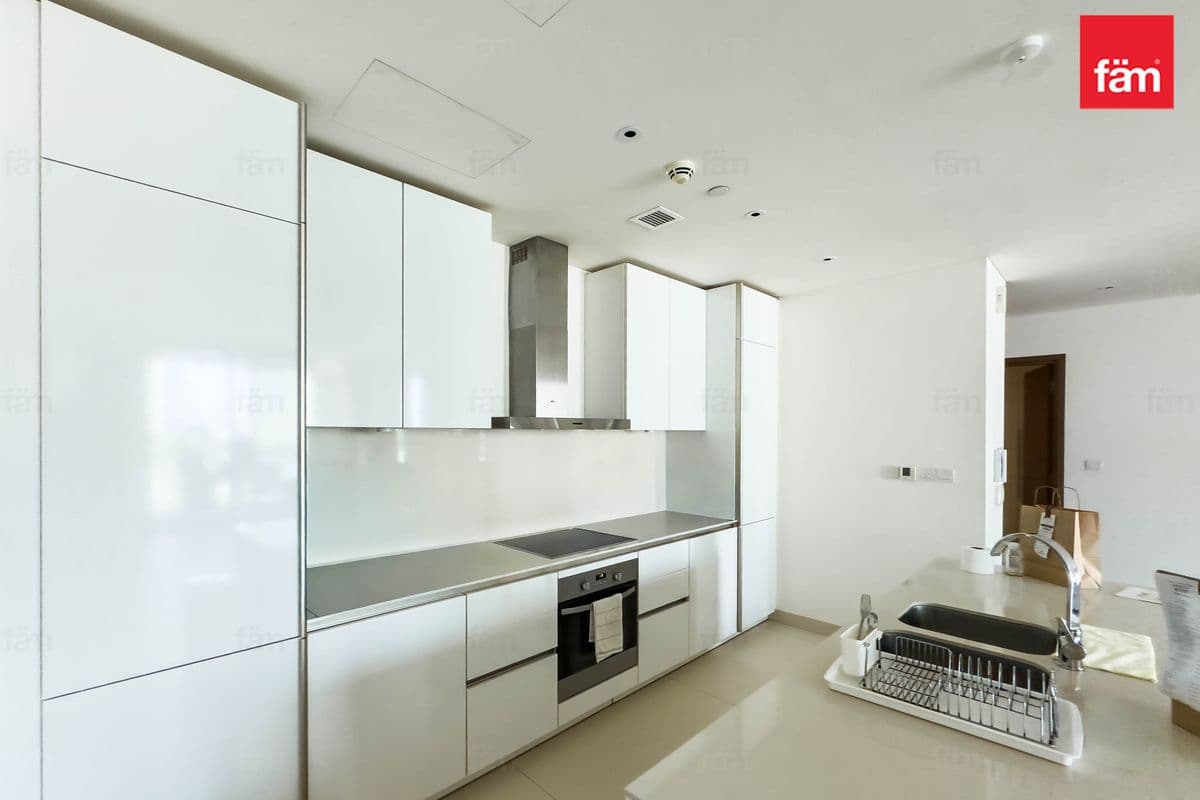 2 bedroom apartment in City Walk Building 2B, photograph 10 of 13