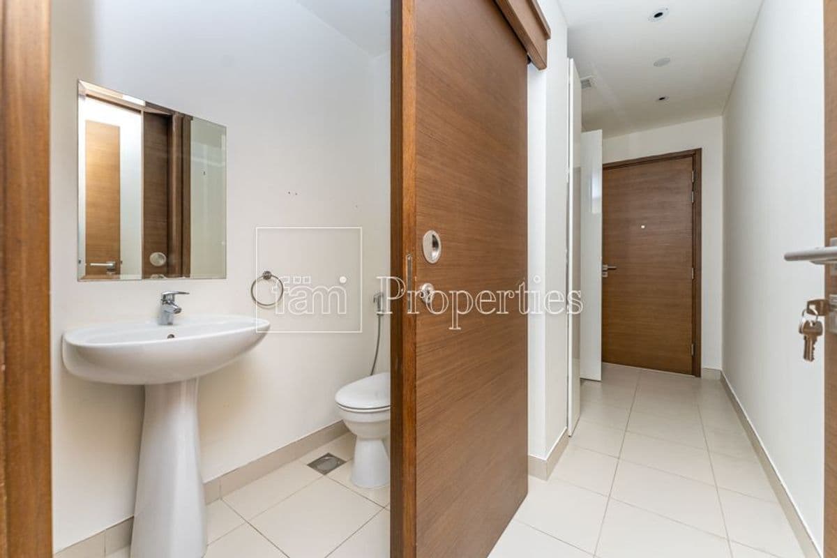 2 bedroom apartment in City Walk Building 2B, photograph 5 of 13