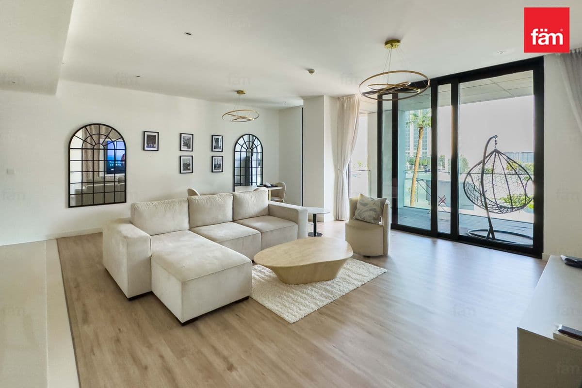 2 bedroom apartment in City Walk Building 2B, photograph 2 of 13