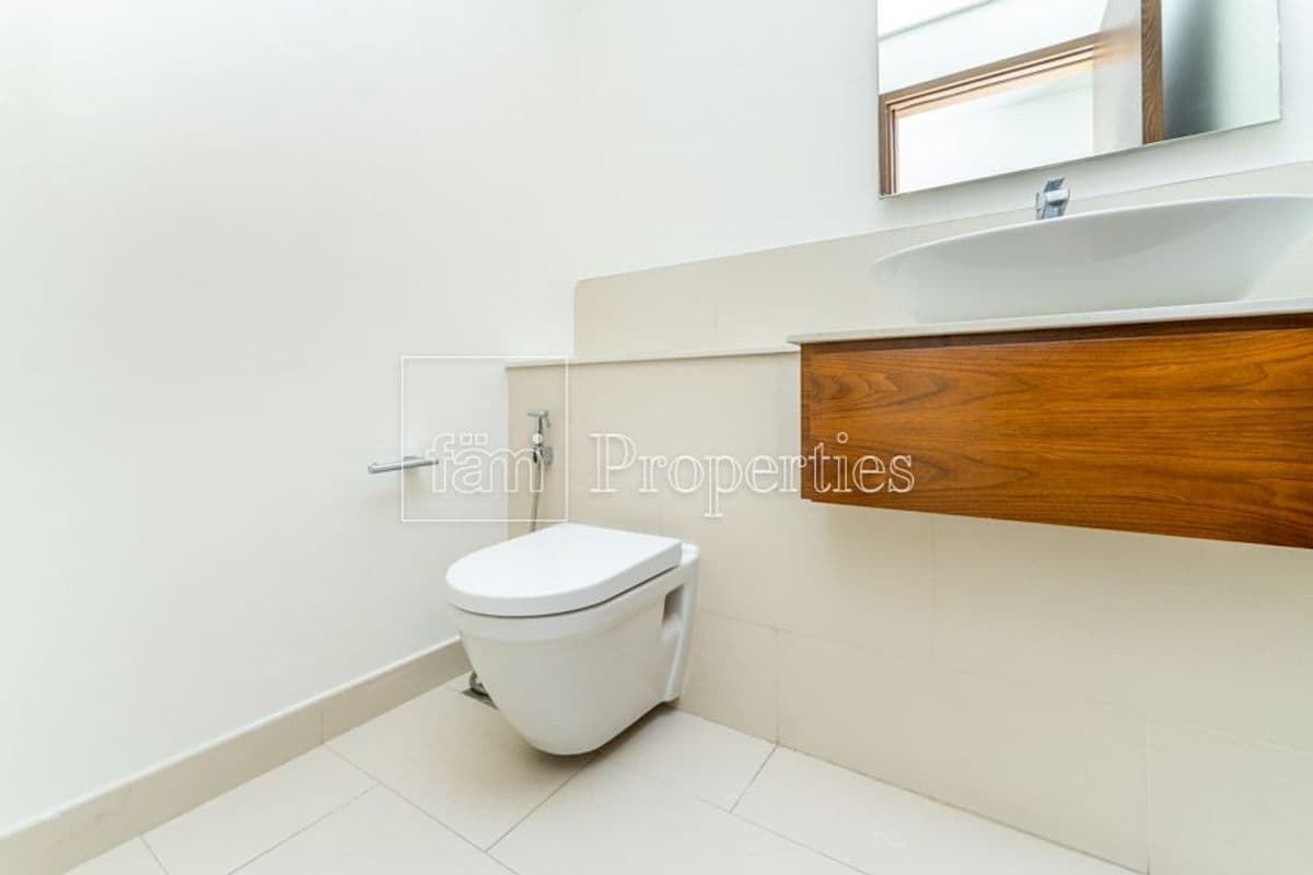 2 bedroom apartment in City Walk Building 2B, photograph 8 of 13