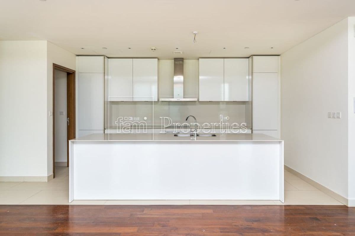2 bedroom apartment in City Walk Building 2B, photograph 9 of 13