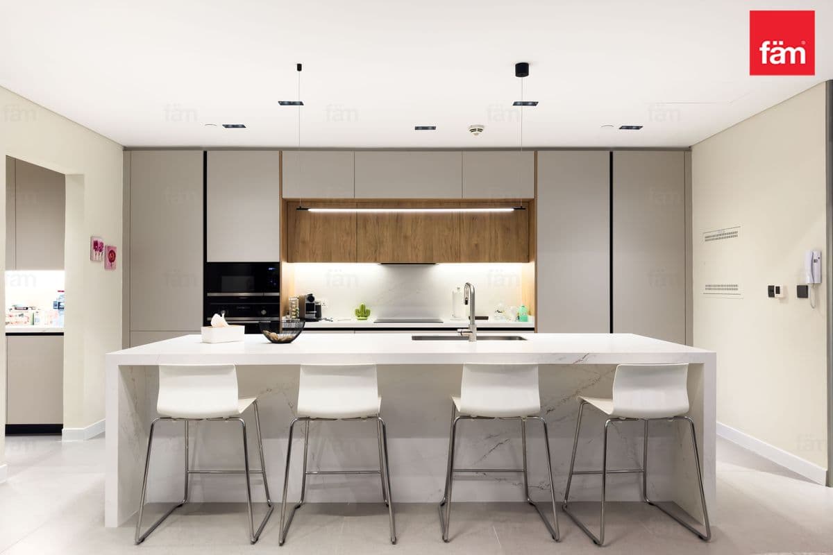 3 bedroom apartment in City Walk Building 2B, photograph 1 of 20