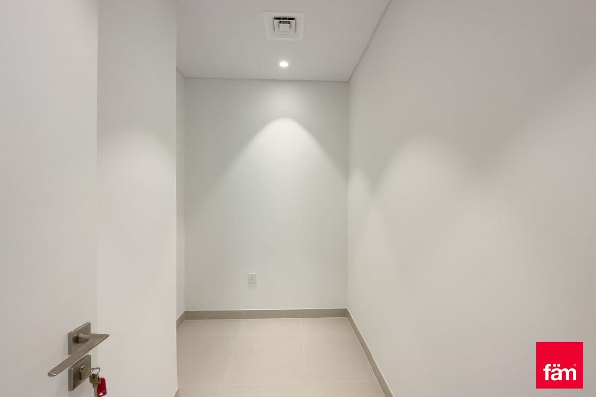 3 bedroom apartment in The Grand, photograph 8 of 20