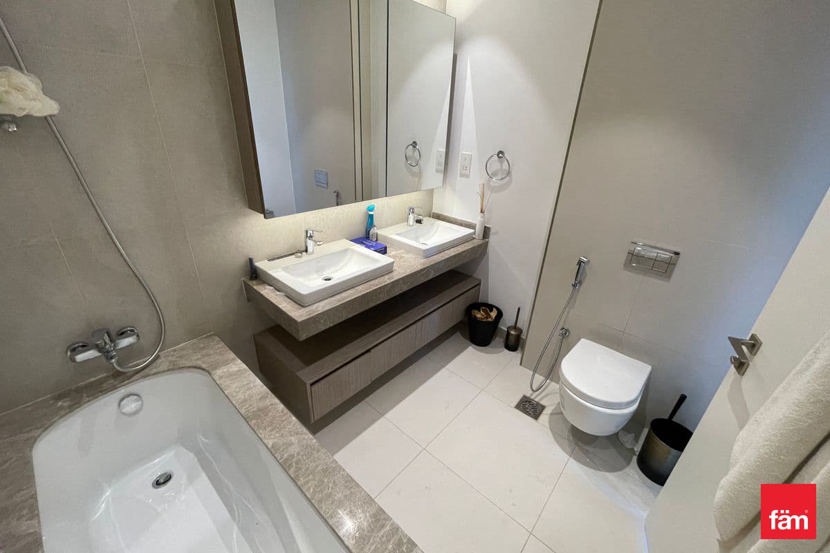 2 bedroom apartment in The Grand, photograph 16 of 20