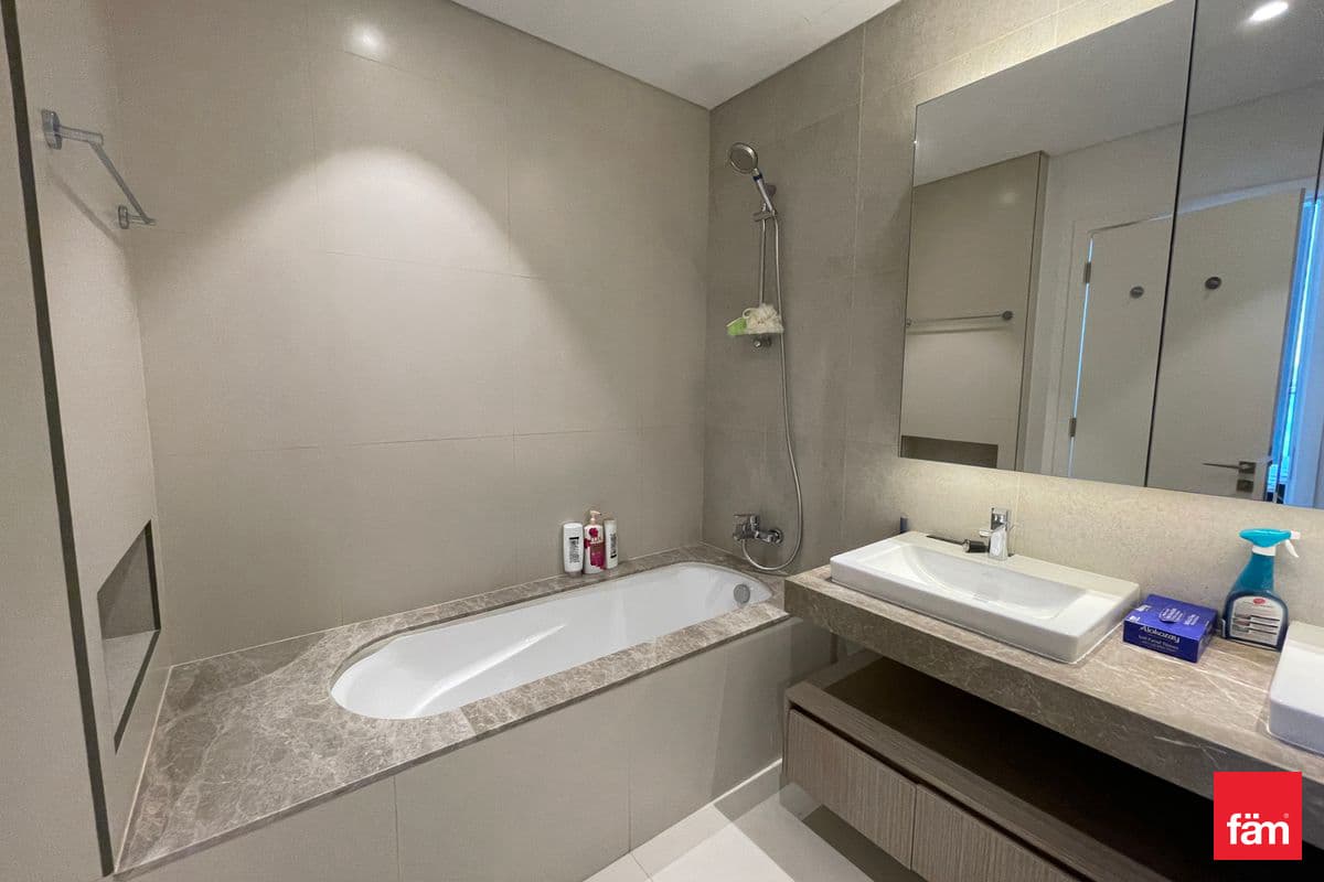2 bedroom apartment in The Grand, photograph 10 of 20