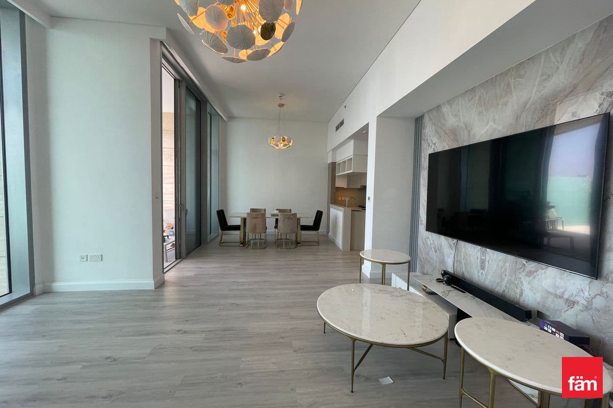 2 bedroom apartment in The Grand, photograph 2 of 20