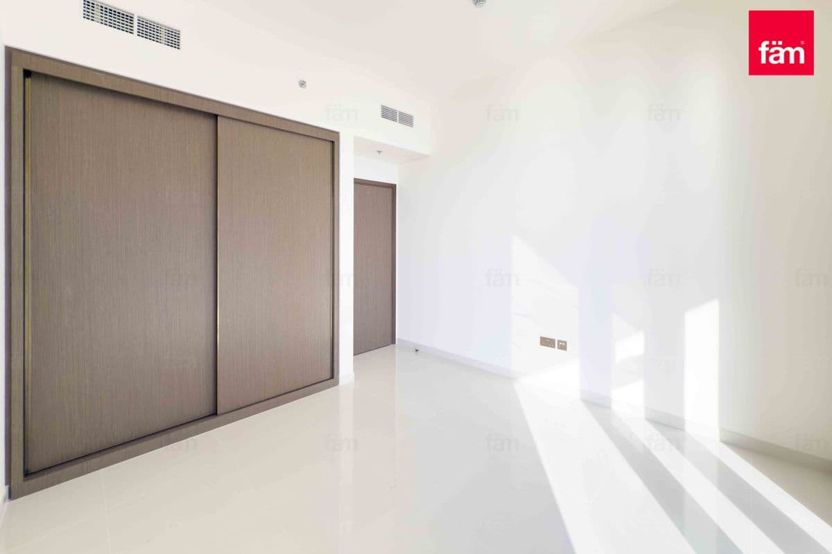 3 bedroom apartment in Grand Bleu Tower 1, photograph 11 of 20