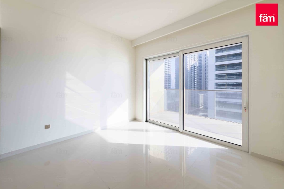 3 bedroom apartment in Grand Bleu Tower 1, photograph 12 of 20