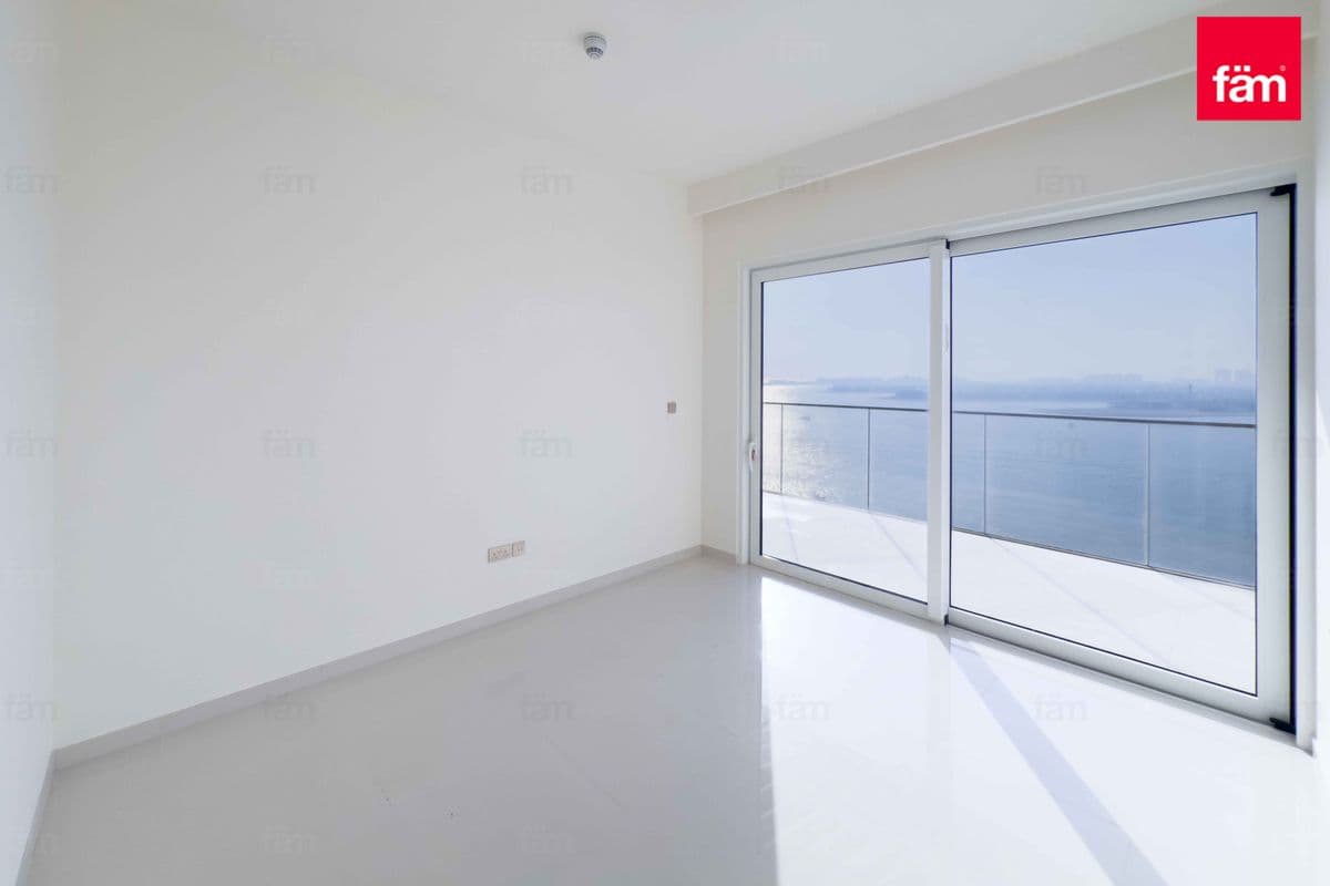 3 bedroom apartment in Grand Bleu Tower 1, photograph 13 of 20