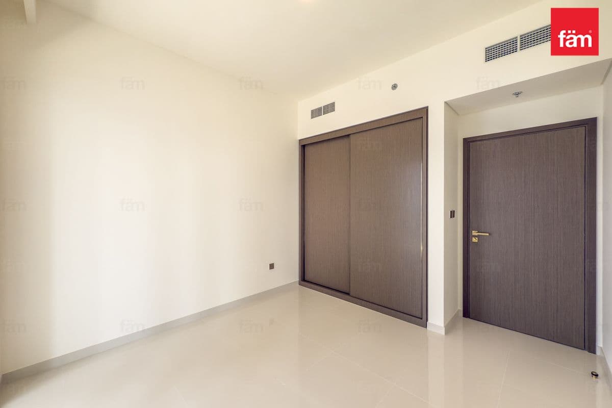3 bedroom apartment in Grand Bleu Tower 1, photograph 15 of 20