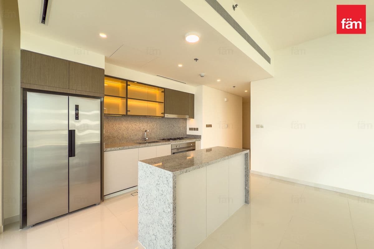 3 bedroom apartment in Grand Bleu Tower 1, photograph 17 of 20