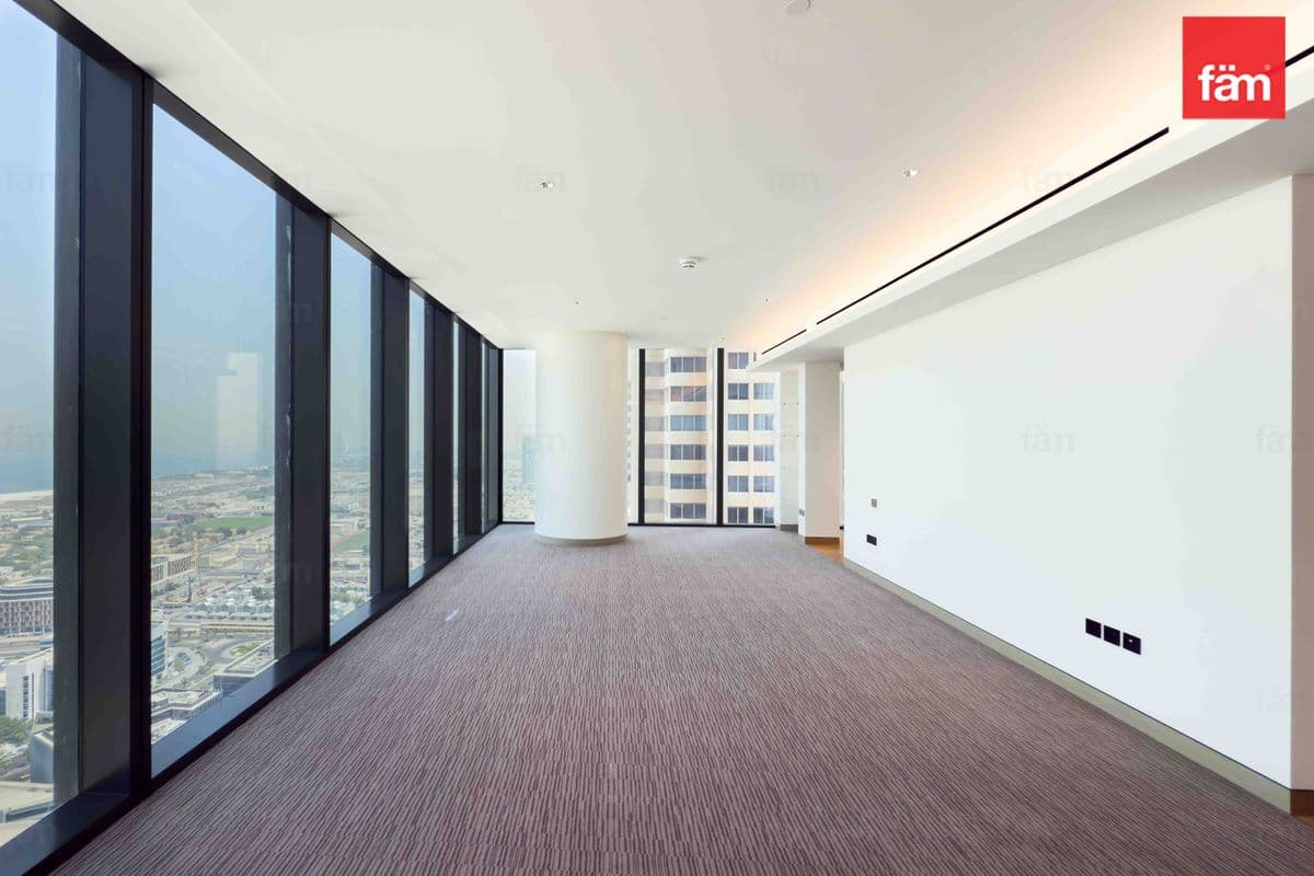 4 bedroom apartment in The S Tower, photograph 10 of 17