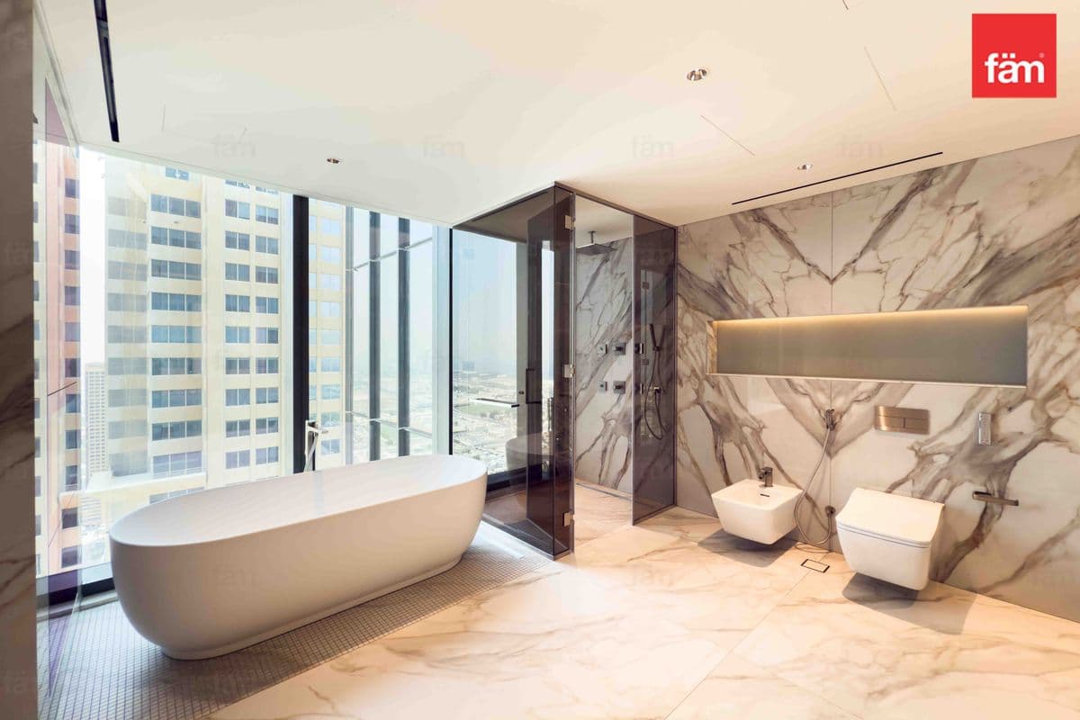 4 bedroom apartment in The S Tower, photograph 14 of 17