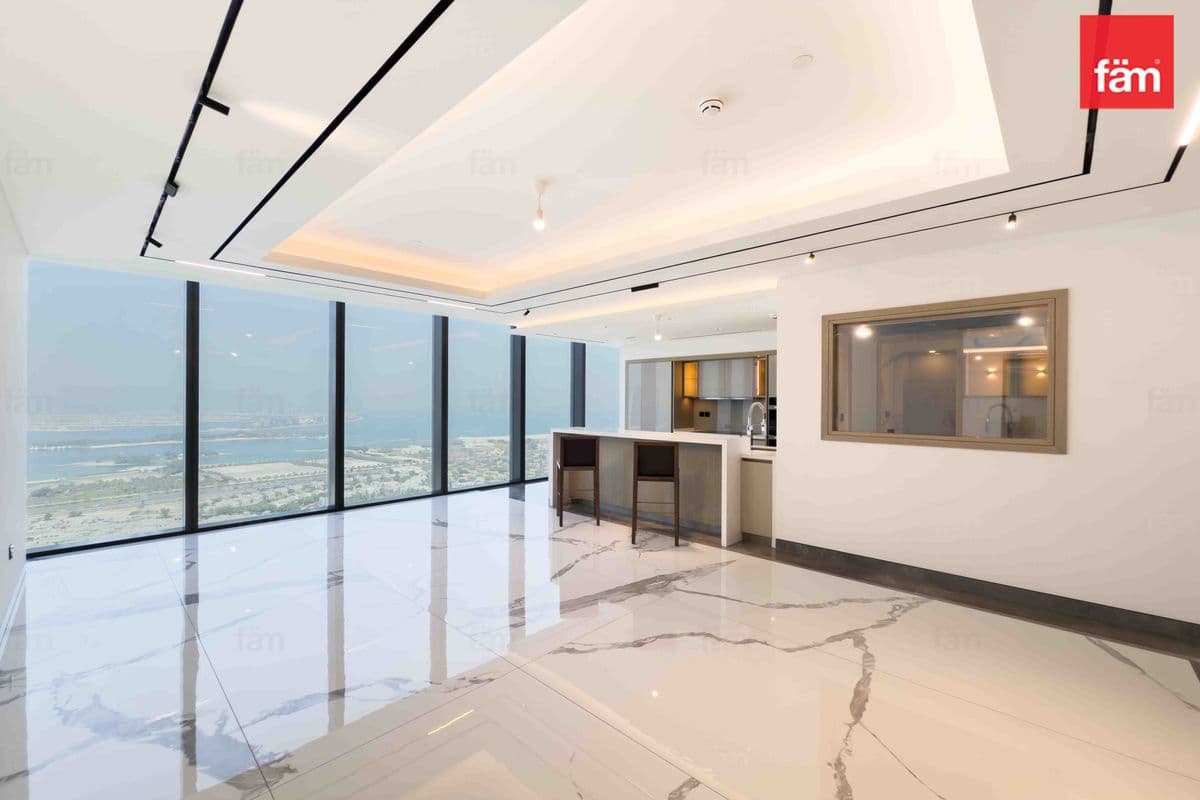 4 bedroom apartment in The S Tower, photograph 3 of 17