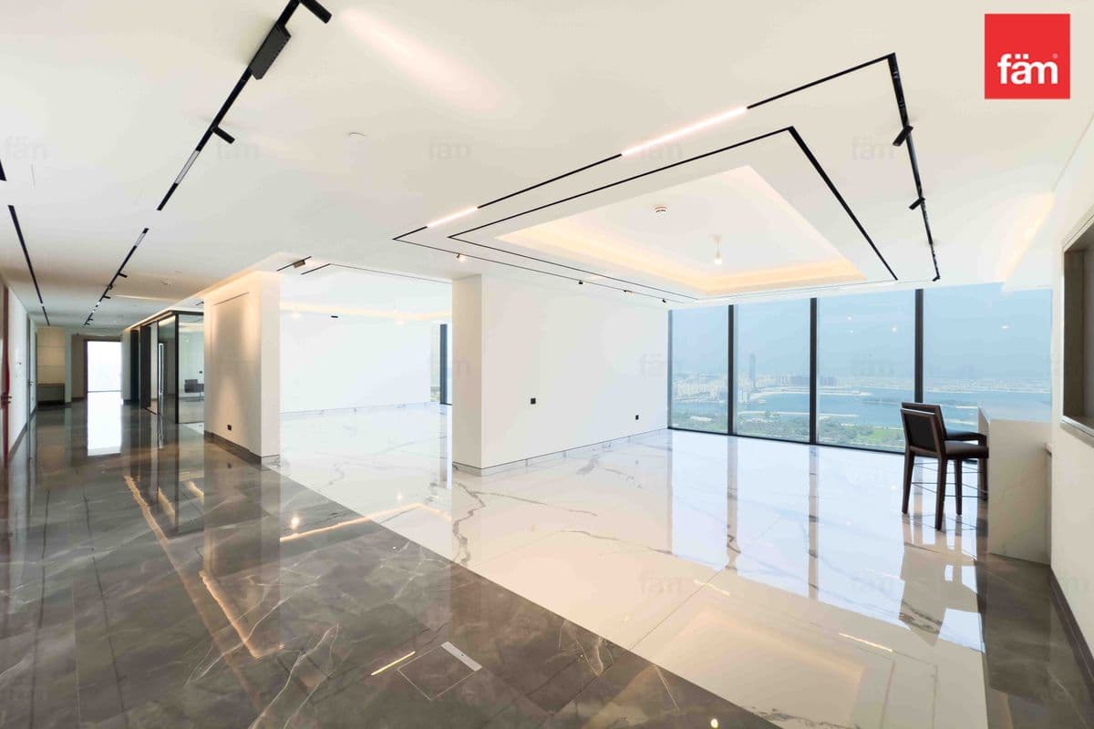 4 bedroom apartment in The S Tower, photograph 6 of 17