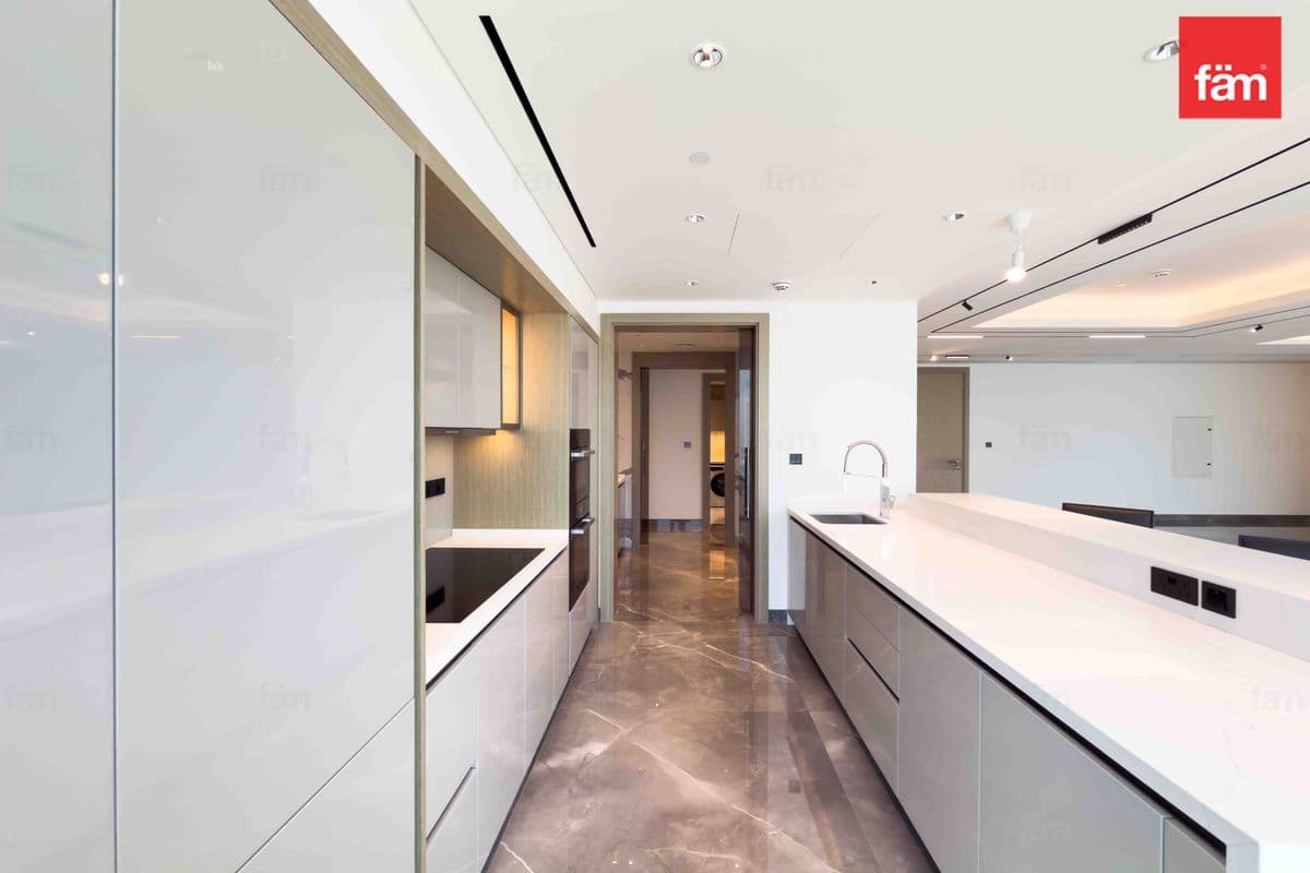 4 bedroom apartment in The S Tower, photograph 9 of 17