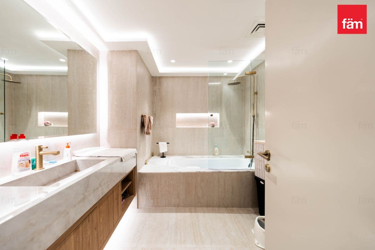 3 bedroom apartment in 23 Marina, photograph 14 of 20