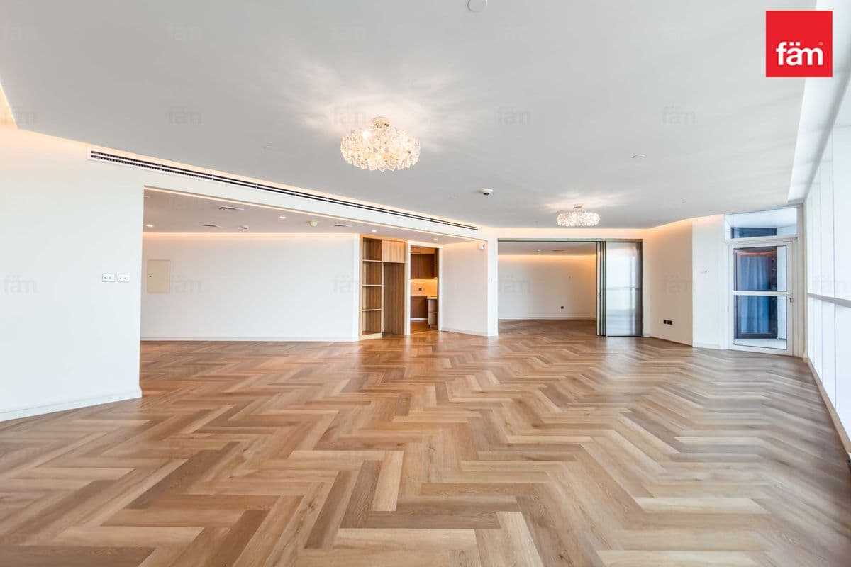 3 bedroom apartment in 23 Marina, photograph 3 of 20