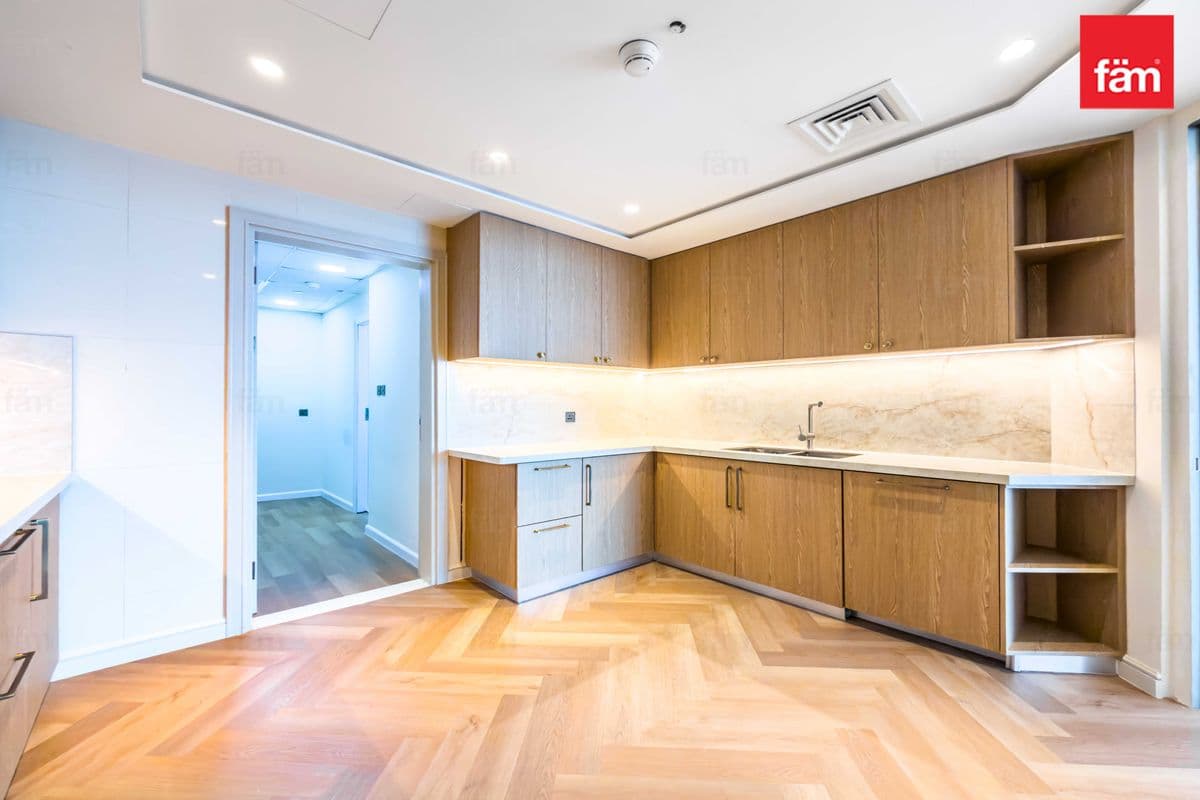 3 bedroom apartment in 23 Marina, photograph 6 of 20