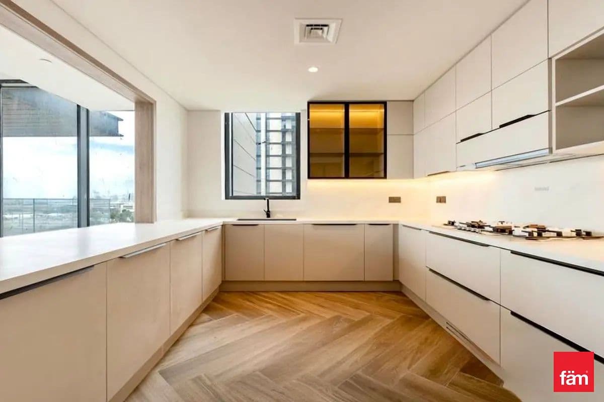 3 bedroom apartment in 399 Hills Park B, photograph 3 of 10