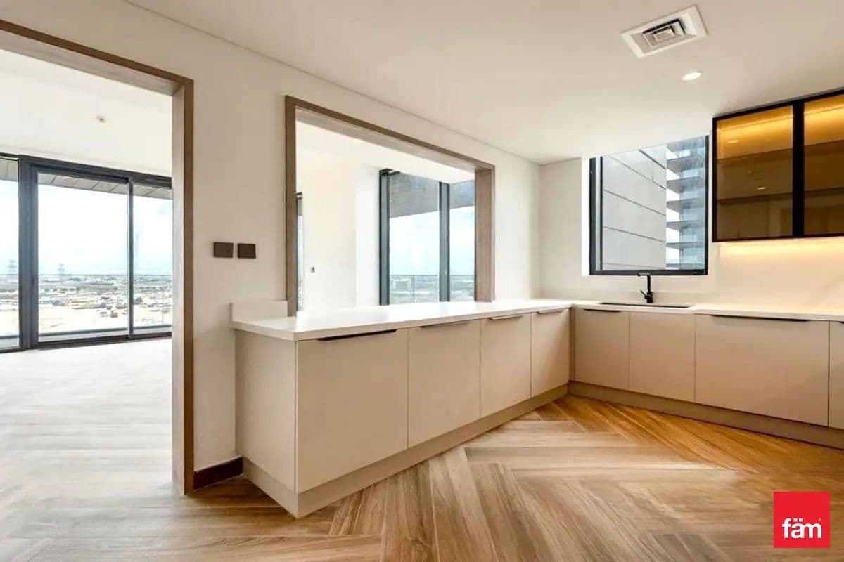 3 bedroom apartment in 399 Hills Park B, photograph 1 of 10