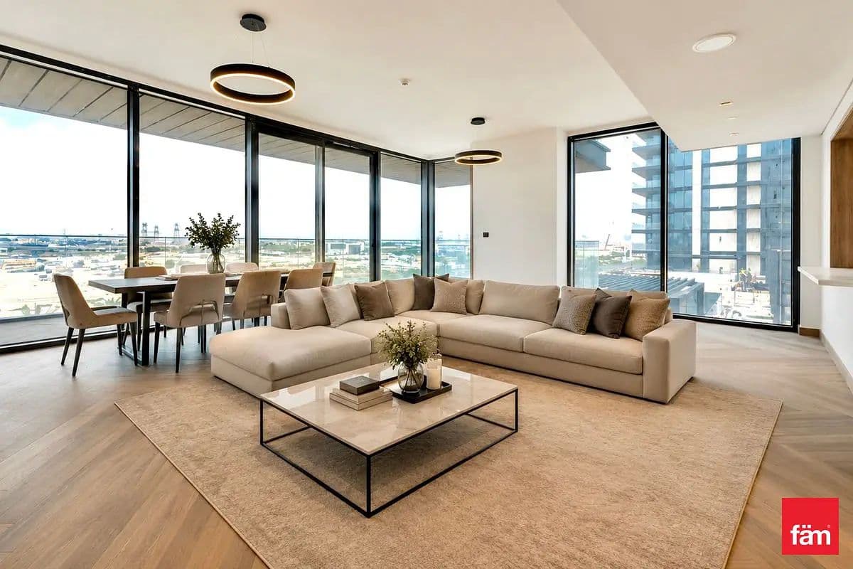 3 bedroom apartment in 399 Hills Park B, photograph 2 of 10