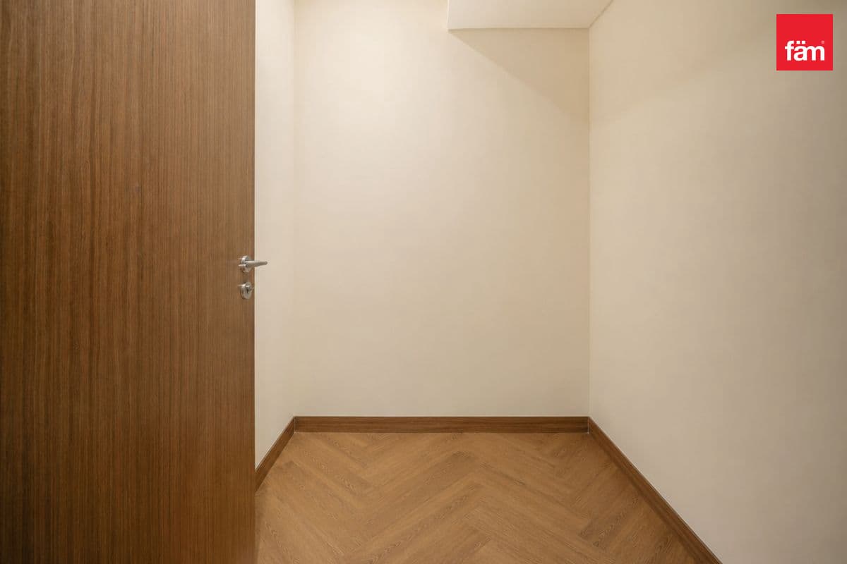 3 bedroom apartment in 5242 Tower 2, photograph 10 of 13