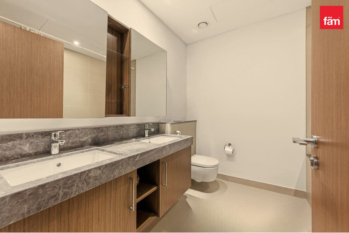 3 bedroom apartment in 5242 Tower 2, photograph 9 of 13