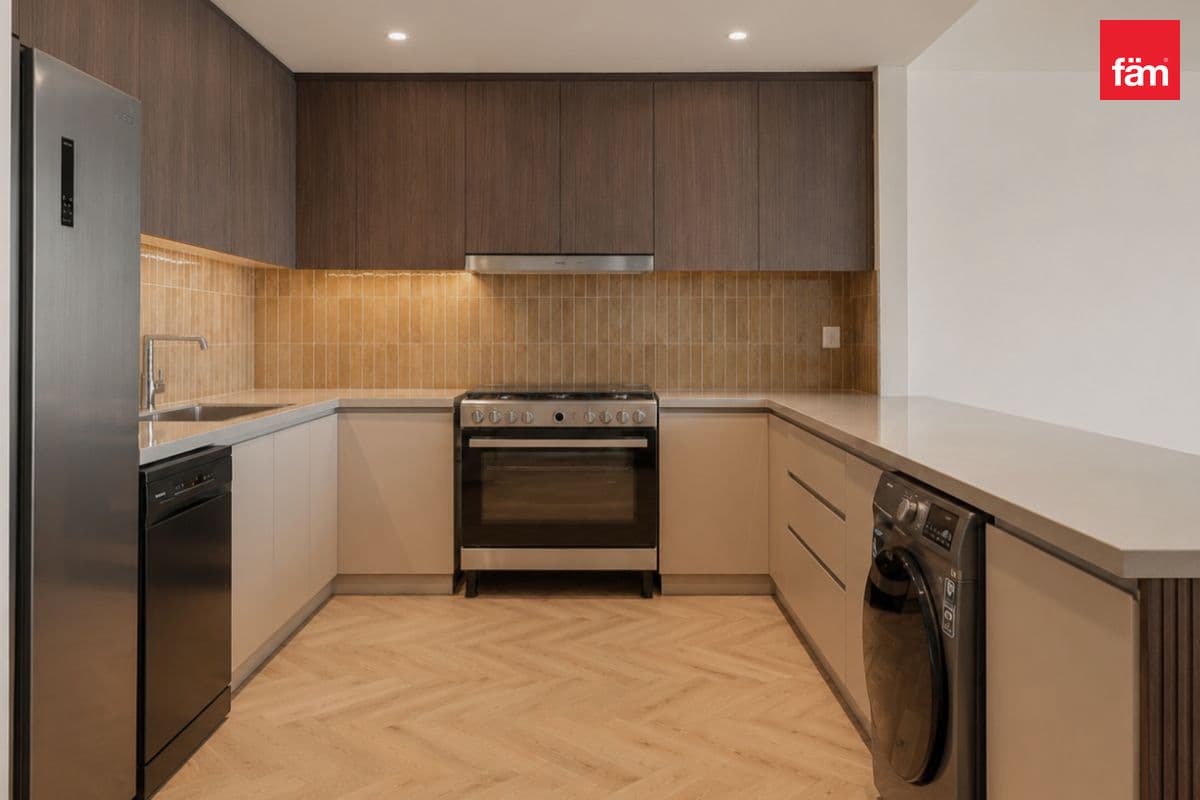 3 bedroom apartment in 5242 Tower 2, photograph 11 of 13