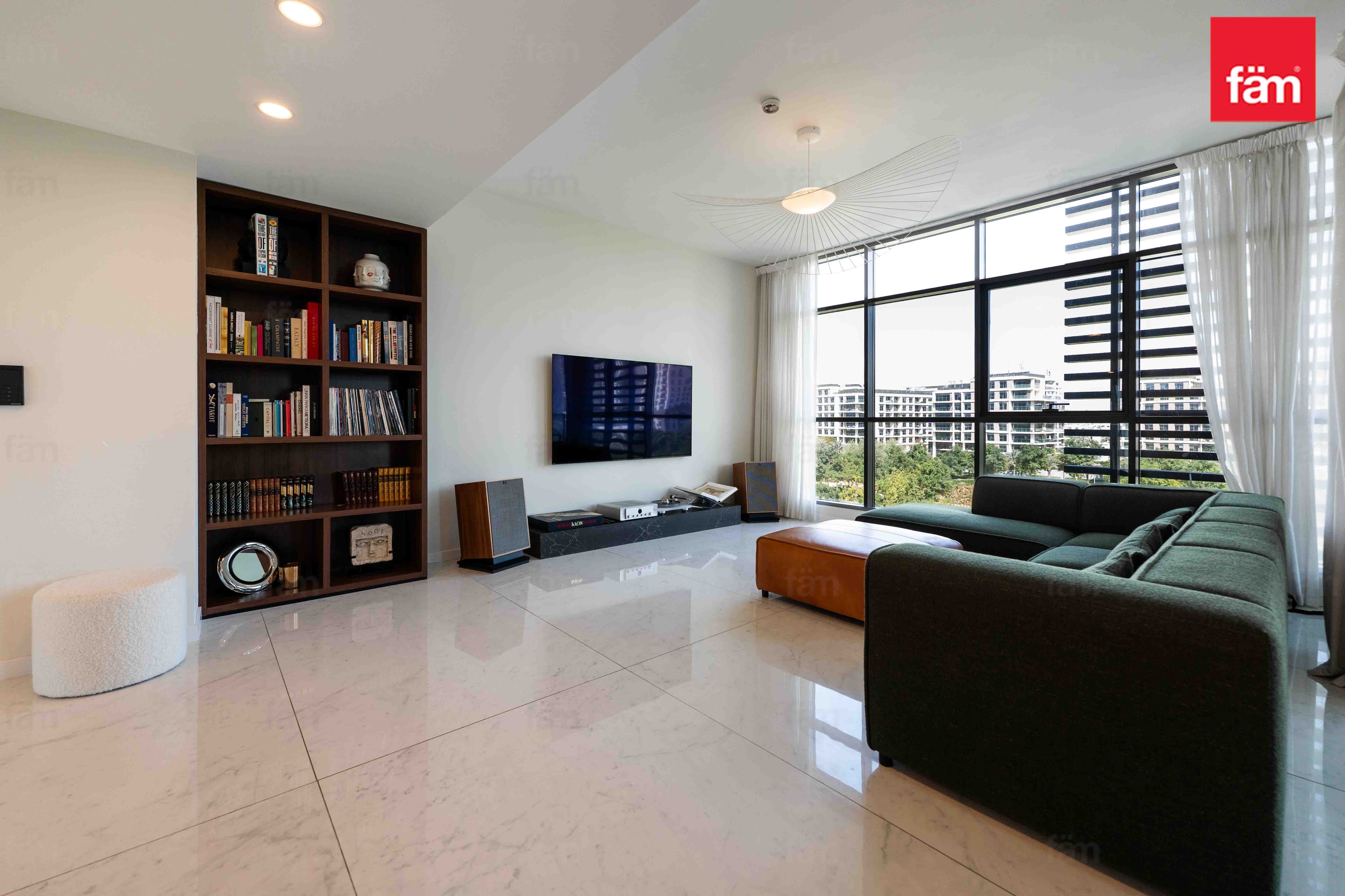 3 bedroom apartment in Acacia At Park Heights B, photograph 3 of 20