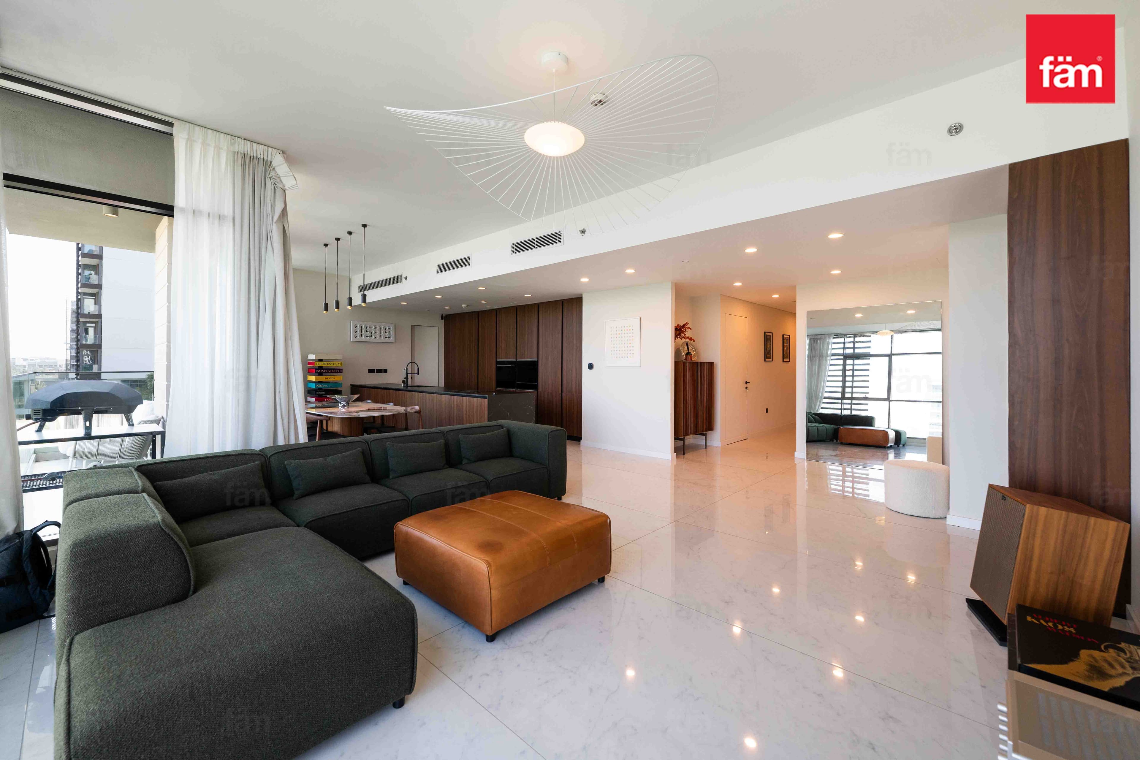 3 bedroom apartment in Acacia At Park Heights B, photograph 2 of 20
