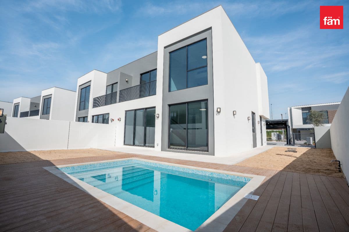 4 bedroom villa in Al Badia Villas, photograph 1 of 20