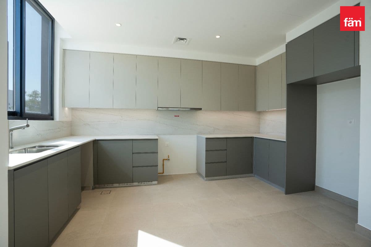 4 bedroom villa in Al Badia Villas, photograph 5 of 20