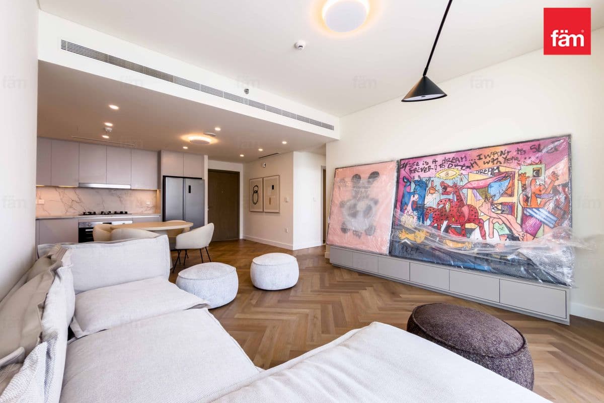 3 bedroom apartment in Beach Mansion Tower 1, photograph 1 of 18