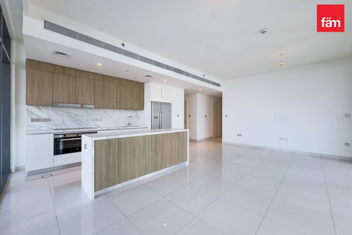 3 bedroom apartment in Beach Vista Tower 2, photograph 5 of 20