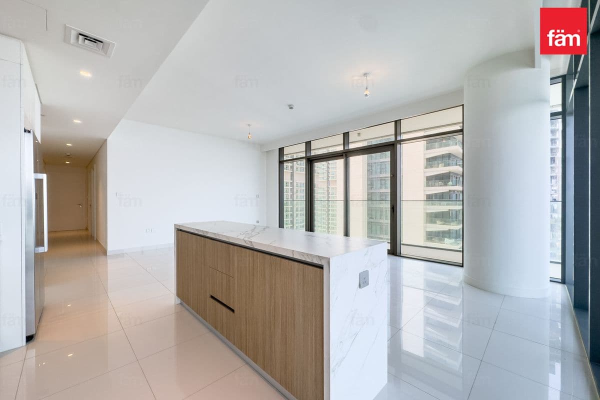 3 bedroom apartment in Beach Vista Tower 2, photograph 3 of 20