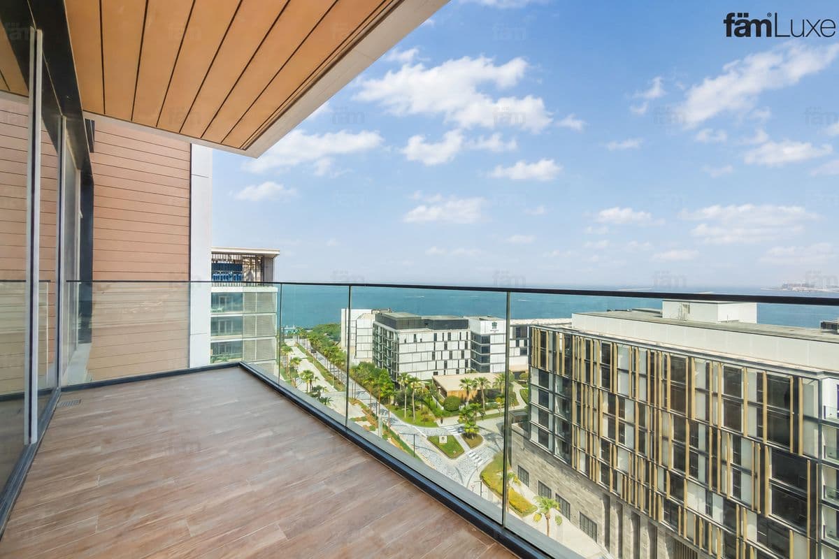 3 bedroom apartment in Bluewaters Residences Building 9, photograph 2 of 20