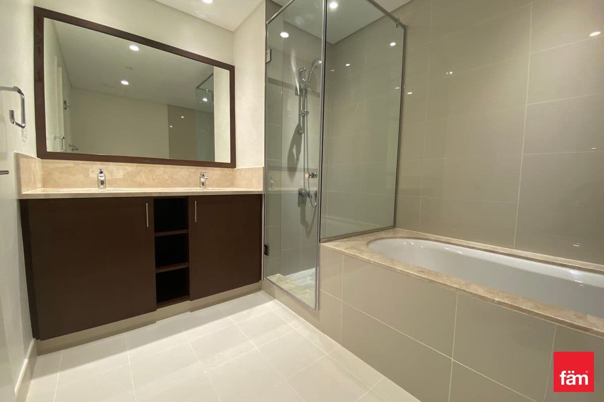 3 bedroom apartment in Boulevard Point, photograph 10 of 15