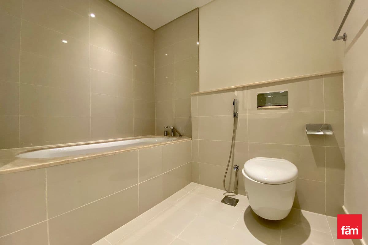 3 bedroom apartment in Boulevard Point, photograph 13 of 17