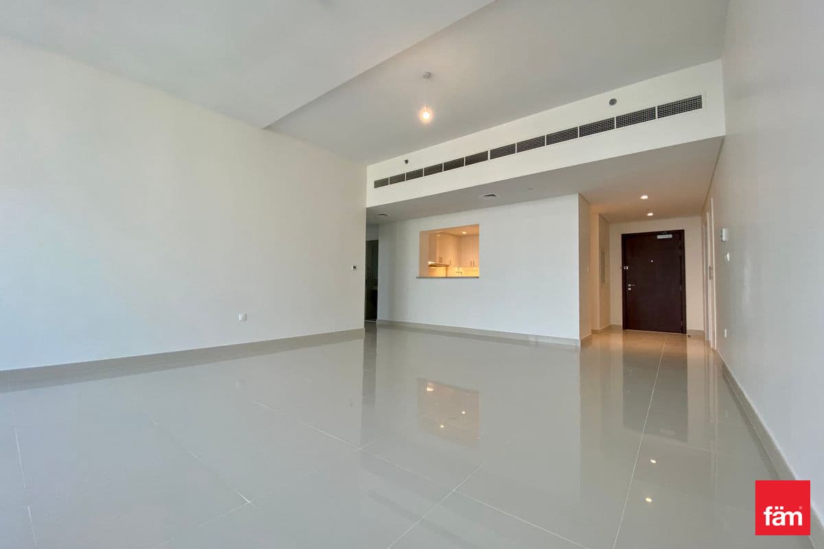 3 bedroom apartment in Boulevard Point, photograph 3 of 17