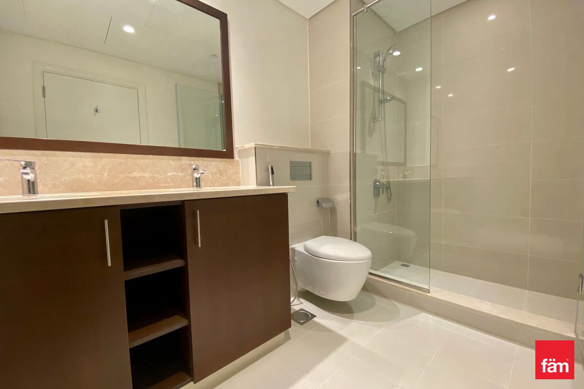 3 bedroom apartment in Boulevard Point, photograph 12 of 17