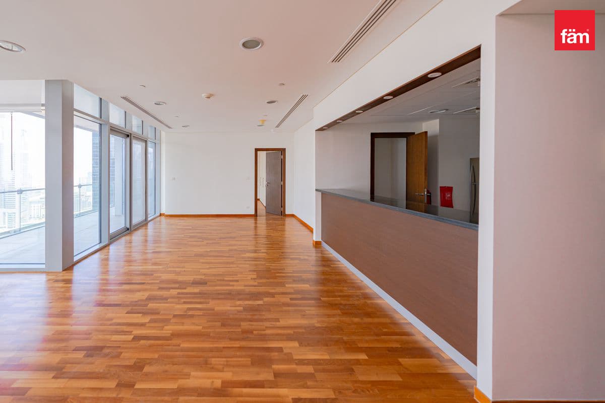 3 bedroom apartment in Burj Daman, photograph 3 of 18