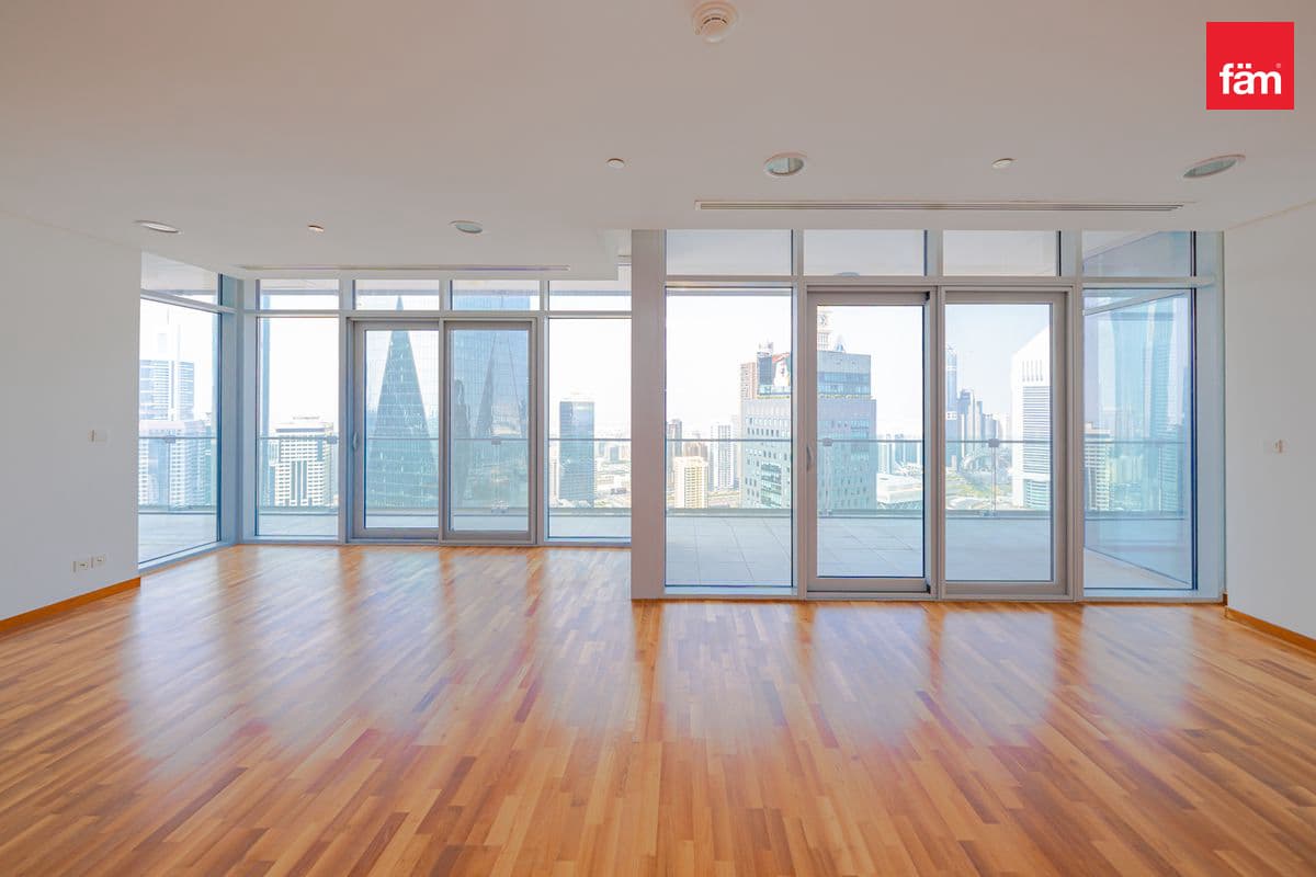 3 bedroom apartment in Burj Daman, photograph 2 of 18