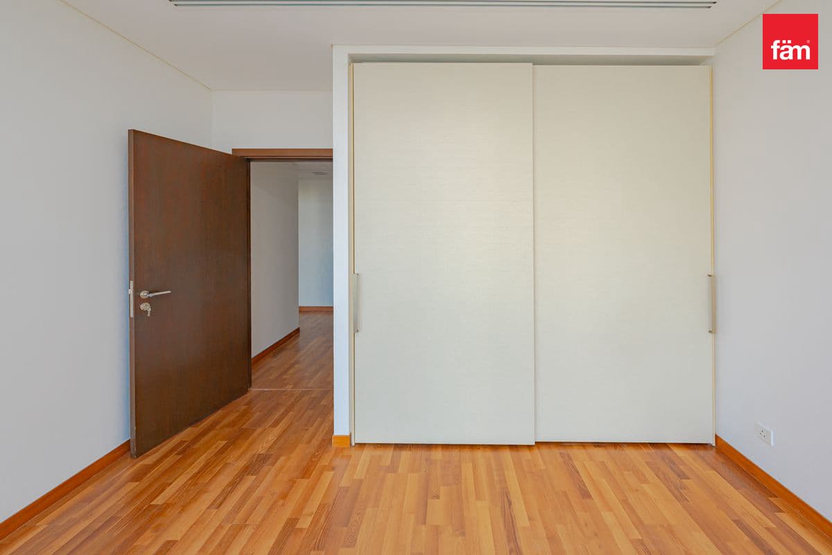3 bedroom apartment in Burj Daman, photograph 9 of 18