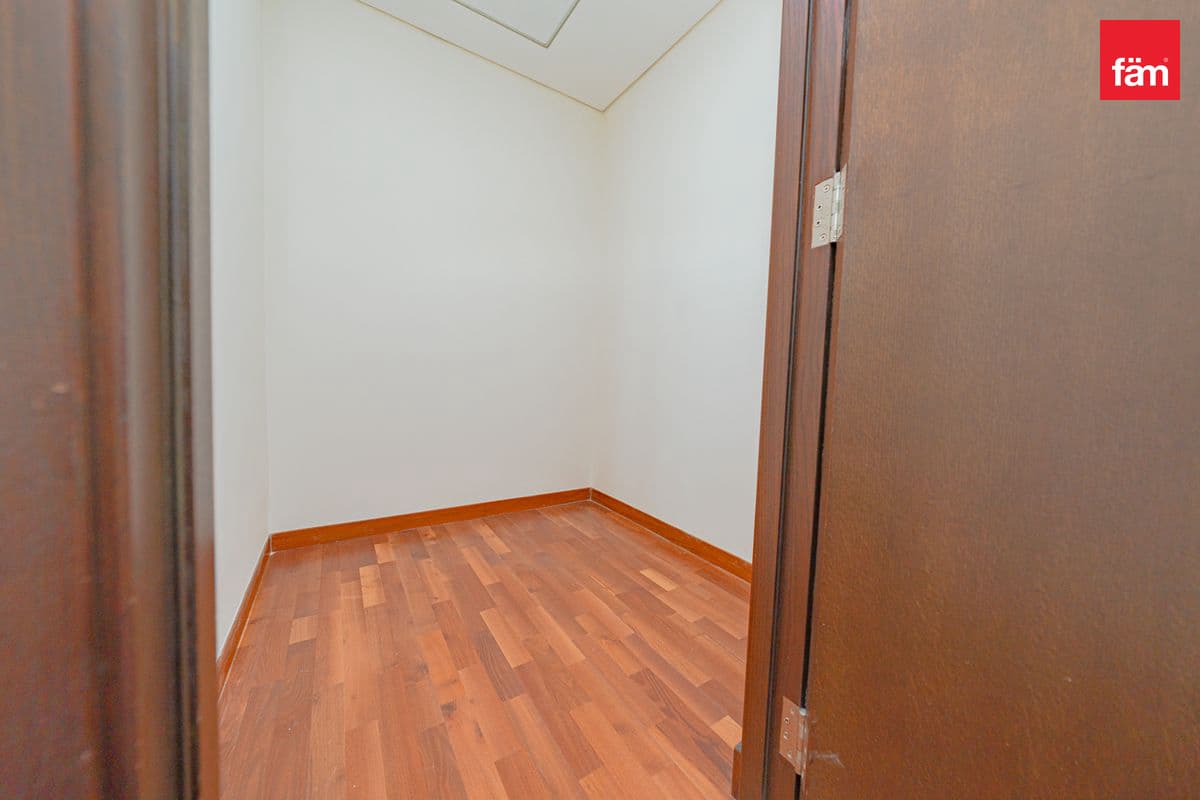 3 bedroom apartment in Burj Daman, photograph 10 of 18