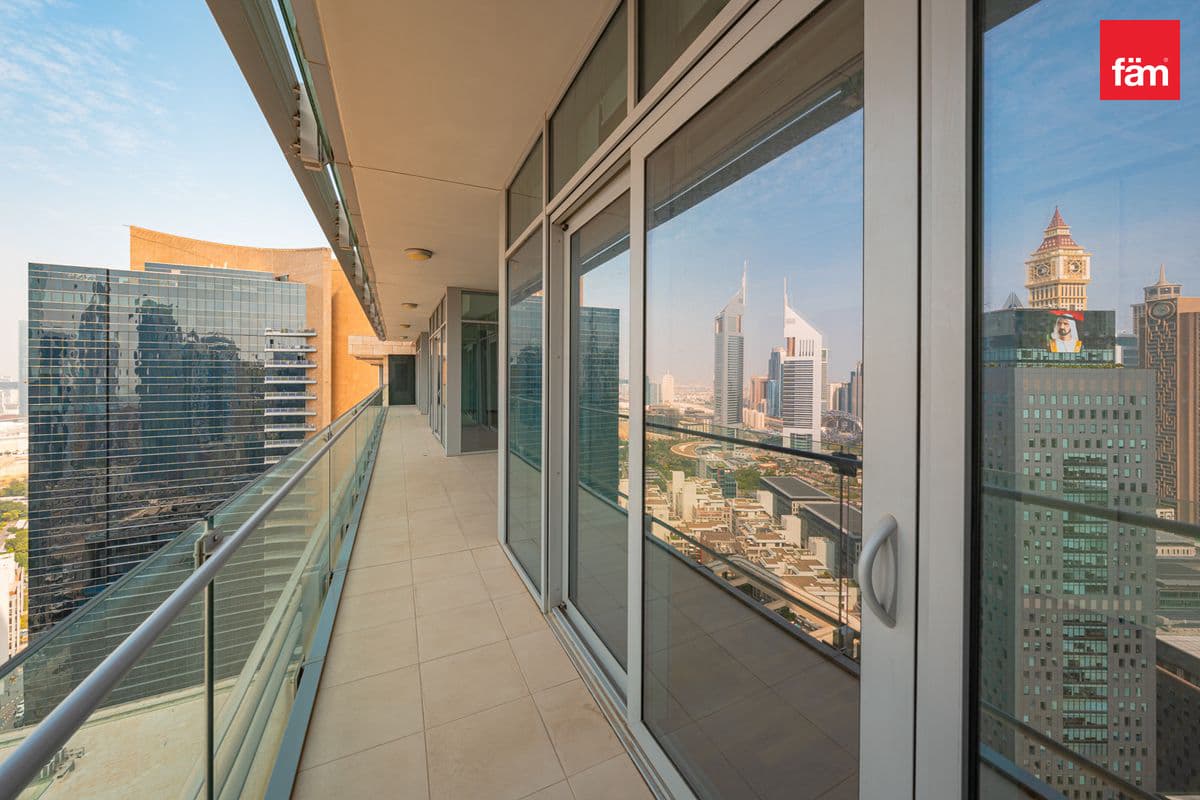 3 bedroom apartment in Burj Daman, photograph 2 of 18