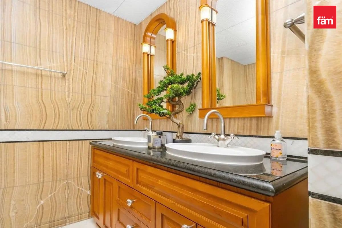 2 bedroom apartment in Burj Khalifa, photograph 8 of 13