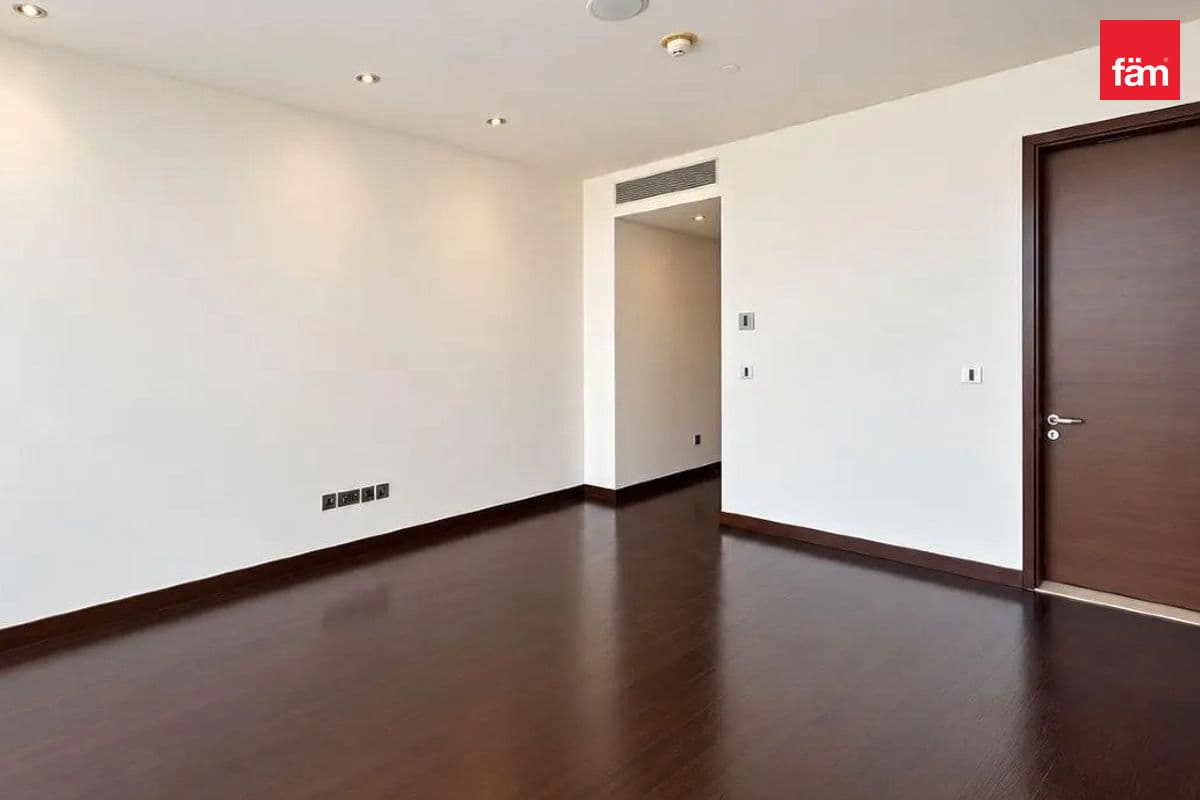2 bedroom apartment in Burj Khalifa, photograph 3 of 13